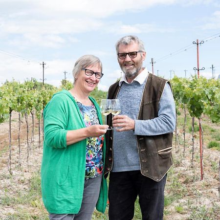 Weingut Zur Schlafmuetze Hotel Herrnbaumgarten Ngoại thất bức ảnh