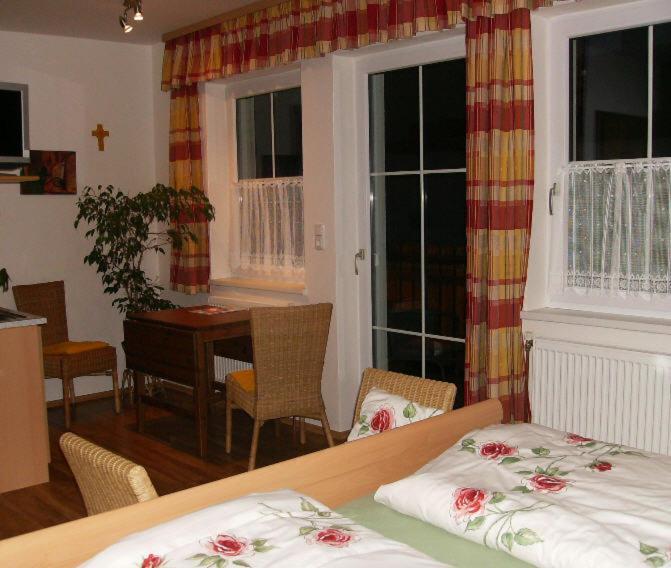 Weingut Zur Schlafmuetze Hotel Herrnbaumgarten Phòng bức ảnh