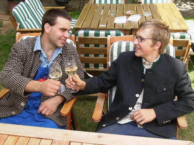 Weingut Zur Schlafmuetze Hotel Herrnbaumgarten Ngoại thất bức ảnh